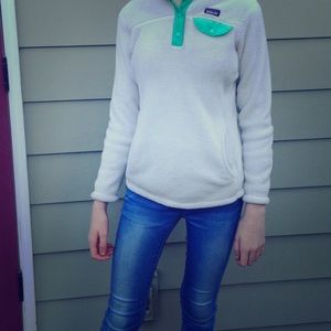 Teal Patagonia sweatshirt!